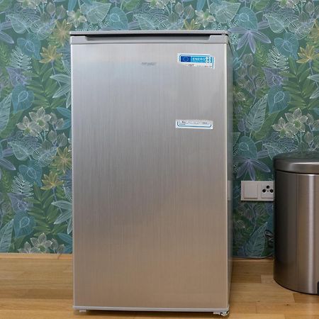 Private Room With Ac- Microwave, Personal Fridge & Metro Access - 7 Min To Center Вена Экстерьер фото
