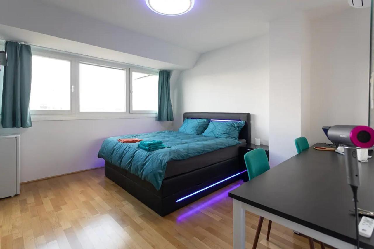 Private Room With Ac- Microwave, Personal Fridge & Metro Access - 7 Min To Center Вена Экстерьер фото