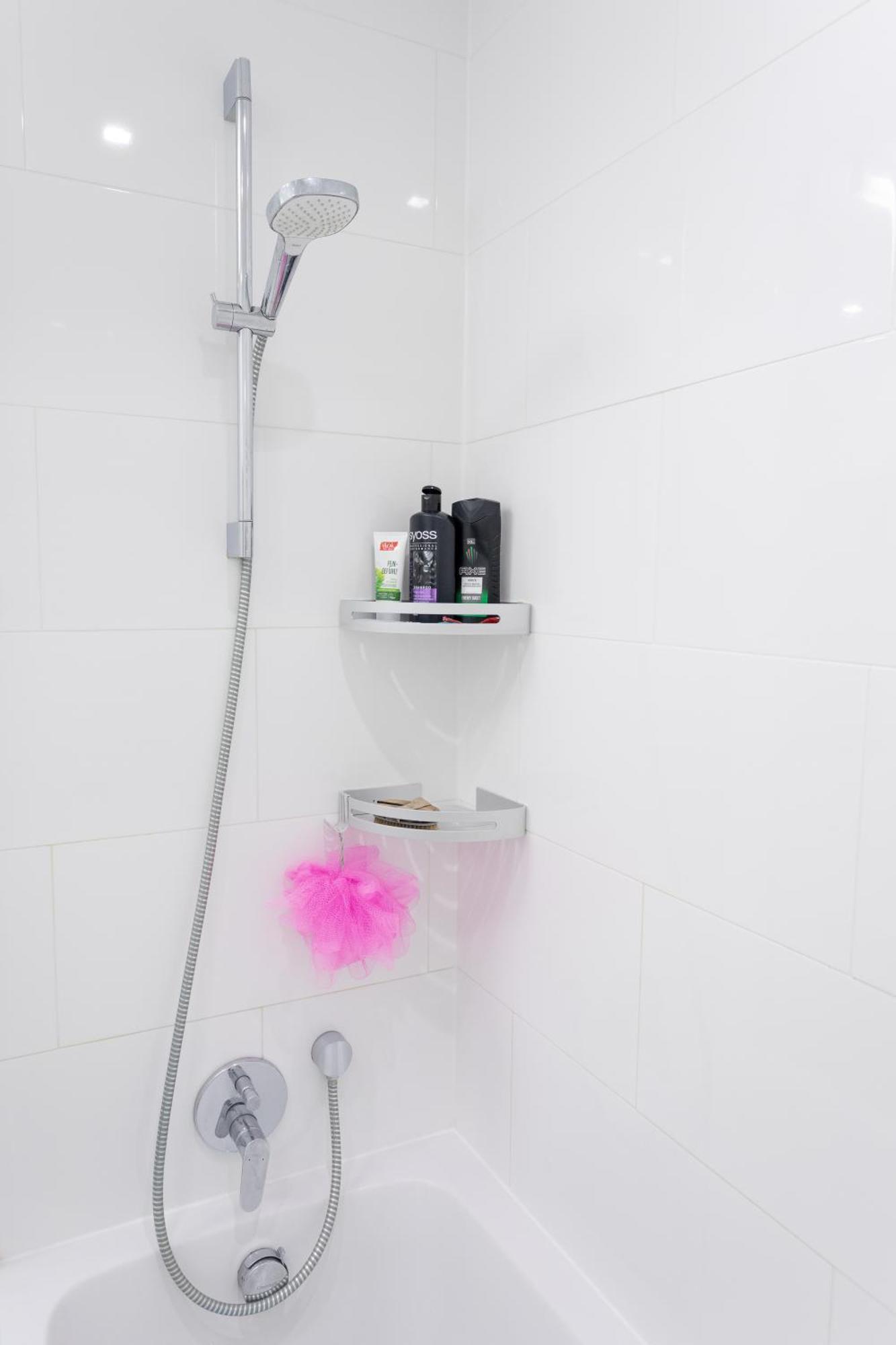 Private Room With Ac- Microwave, Personal Fridge & Metro Access - 7 Min To Center Вена Экстерьер фото