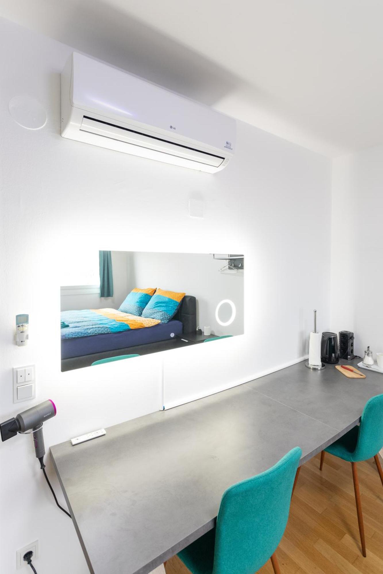 Private Room With Ac- Microwave, Personal Fridge & Metro Access - 7 Min To Center Вена Экстерьер фото
