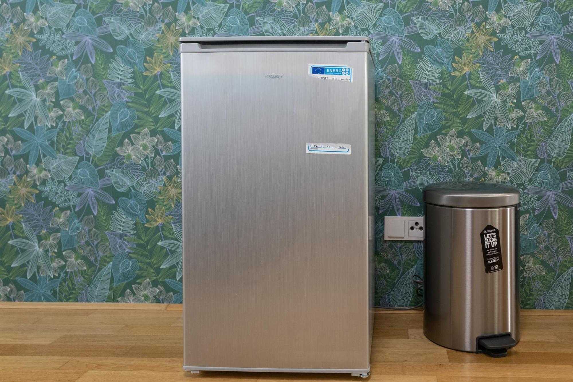 Private Room With Ac- Microwave, Personal Fridge & Metro Access - 7 Min To Center Вена Экстерьер фото