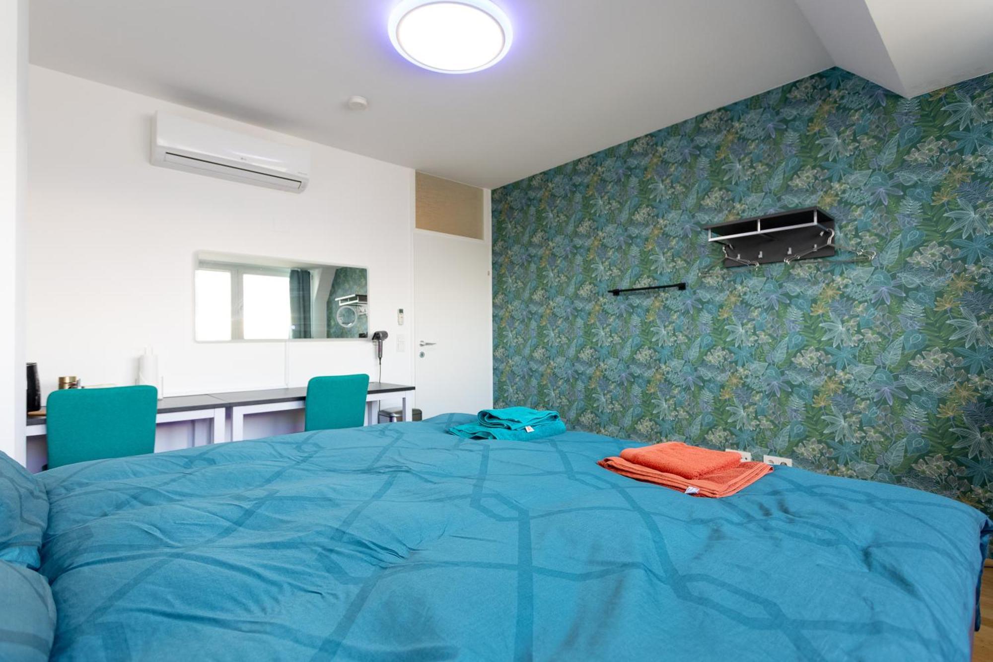 Private Room With Ac- Microwave, Personal Fridge & Metro Access - 7 Min To Center Вена Экстерьер фото