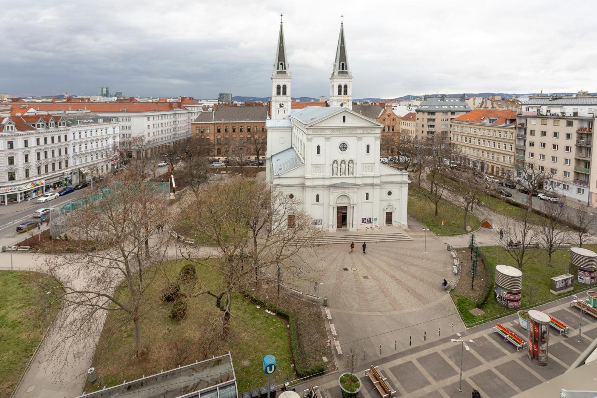 Private Room With Ac- Microwave, Personal Fridge & Metro Access - 7 Min To Center Вена Экстерьер фото